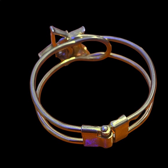 Star Clasp Bangle. New, fits most - Picture 5 of 7